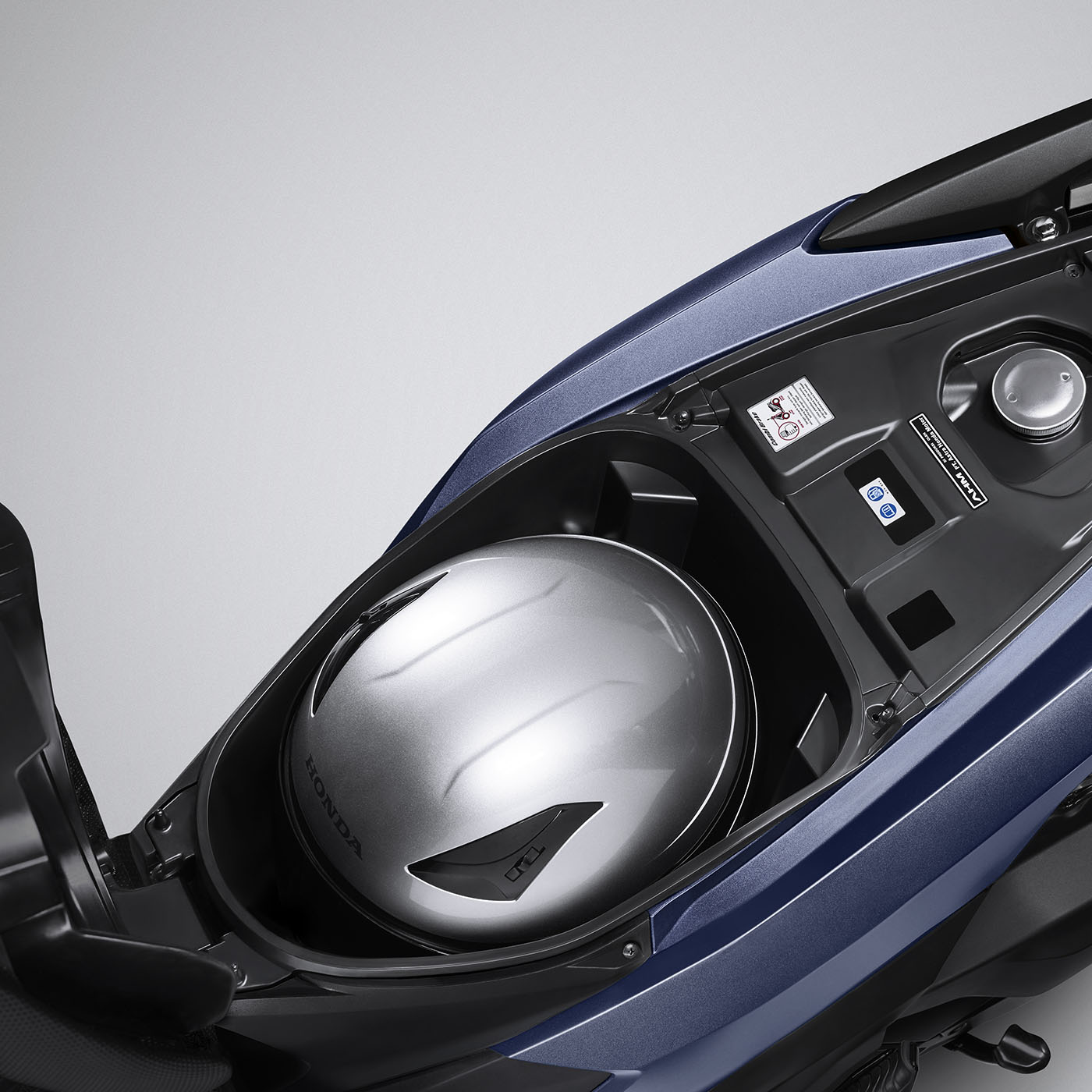 clickable-feature-bagasi-helm-700x700px-1-02042024-061530